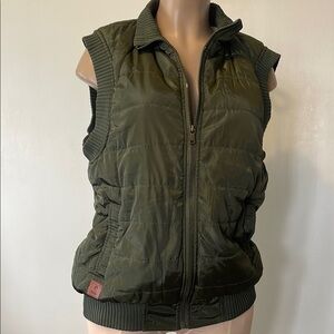 COoL Choice  Women's  green Olive Puffer  Sherpa  lined  size Small Vest Jacket